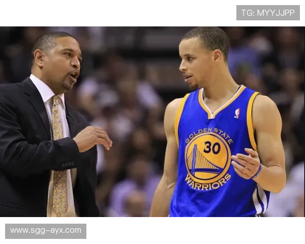 杰克逊全明星闪耀赛场，精彩表现点燃球迷热情