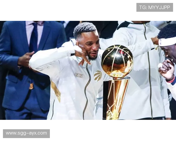 鲍威尔全明星中锋闪耀赛场，引领球队迈向新高峰